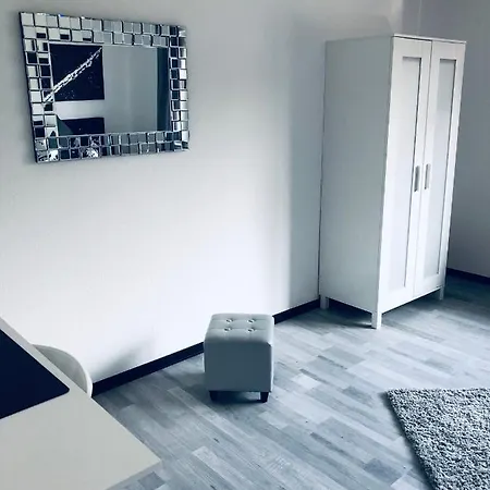 Maifeld Huettchen Апартаменты *